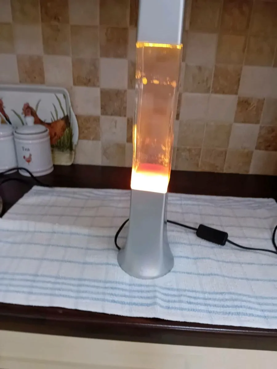 4 TABLE LAMPS ELECTRIC AS NEW - Image 1