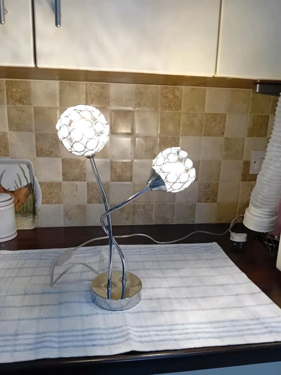 4 TABLE LAMPS ELECTRIC AS NEW - Image 2