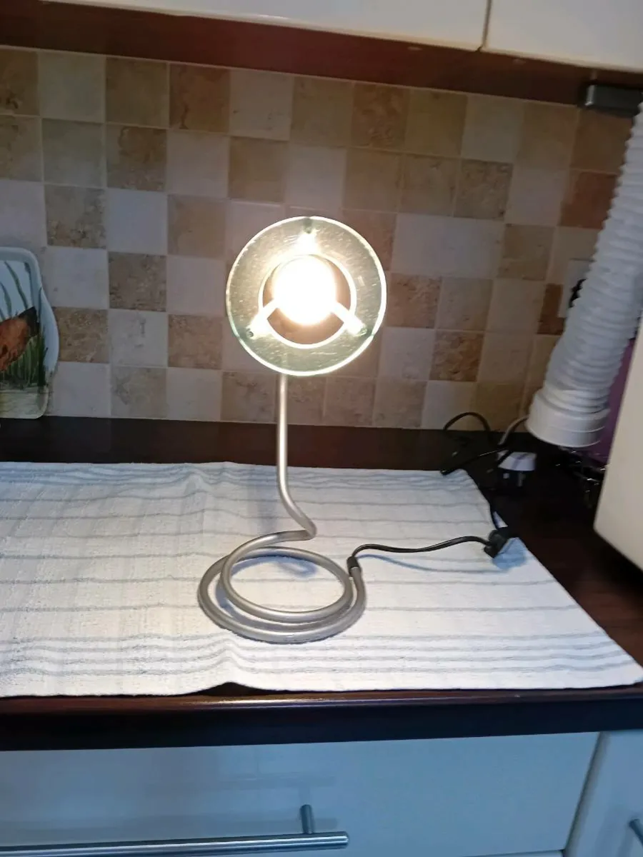 4 TABLE LAMPS ELECTRIC AS NEW - Image 3