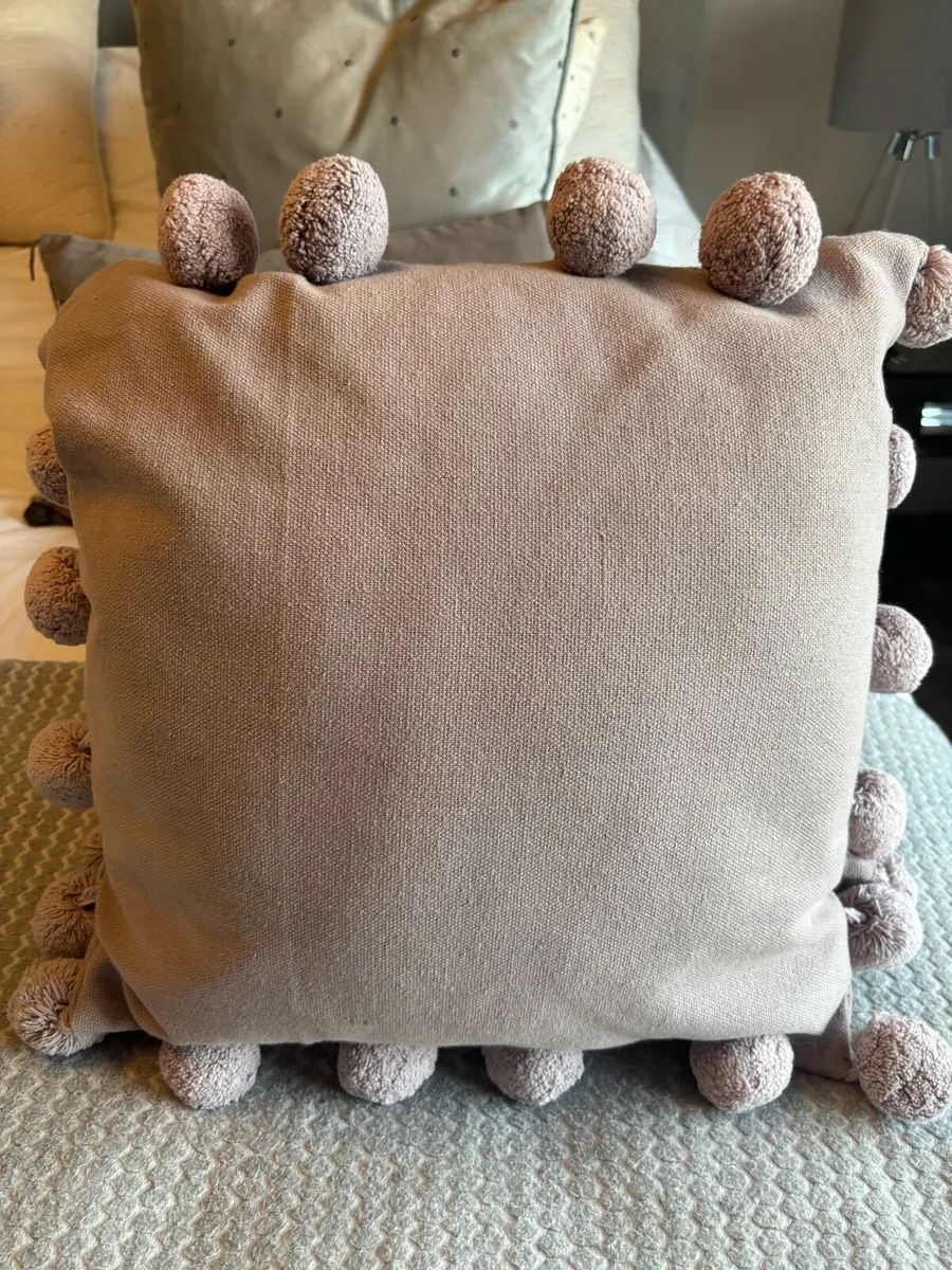 Cushions - Image 3