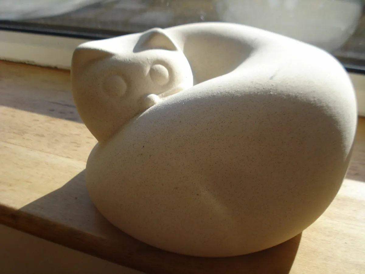 COLLECTION OF 6 CAT ORNAMENTS. - Image 3