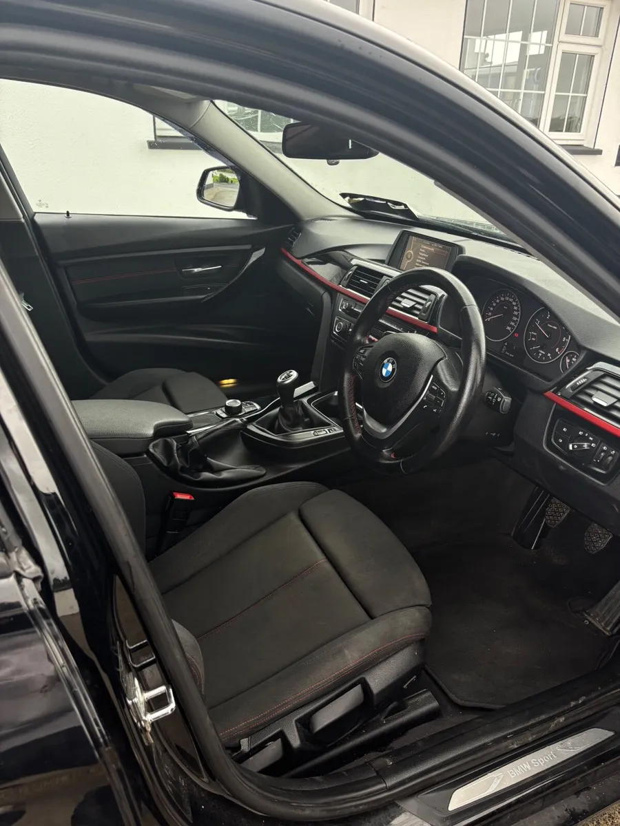 BMW 3-Series 2012 - Image 2