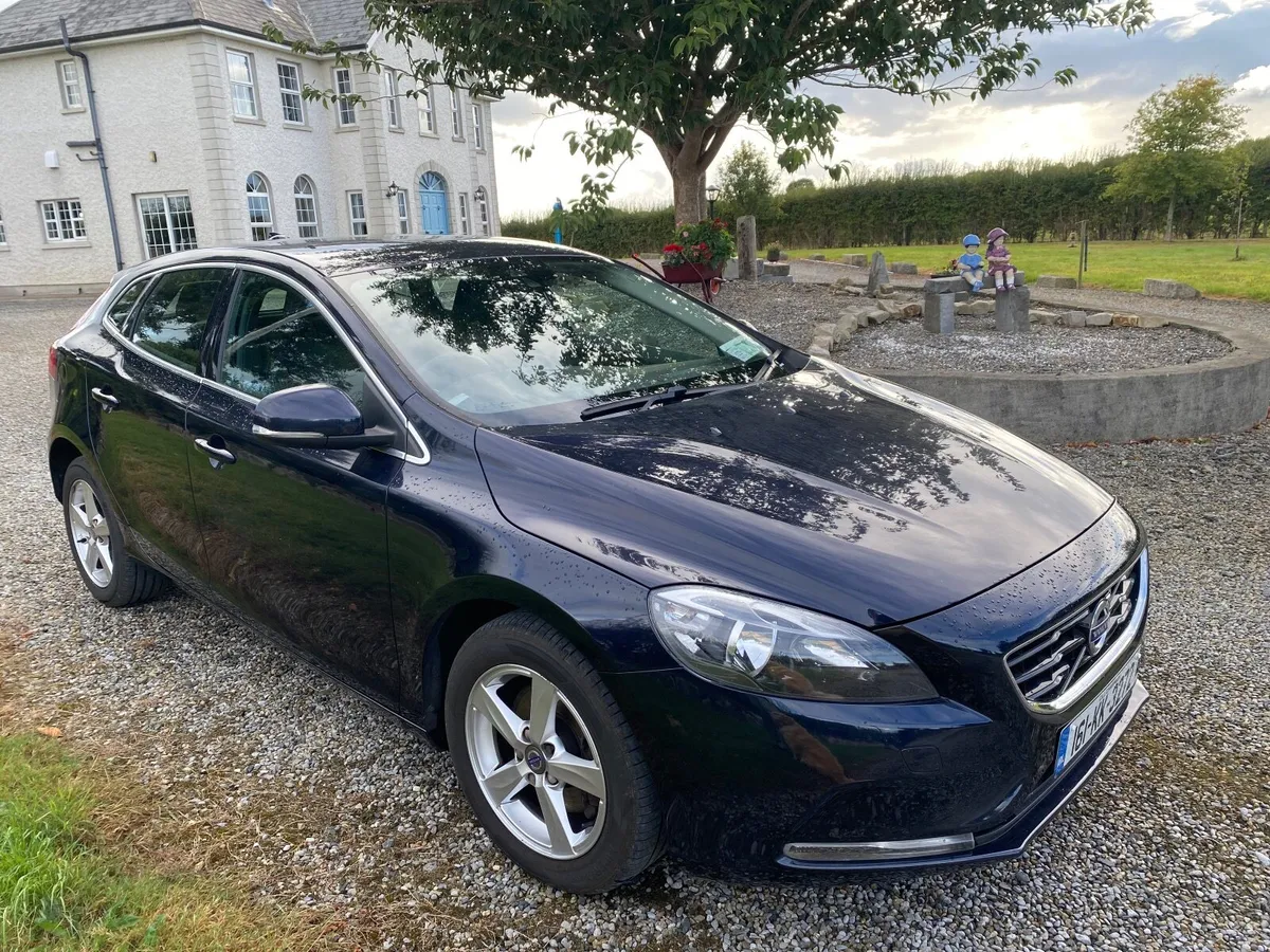 Volvo V40 2016 - Image 1
