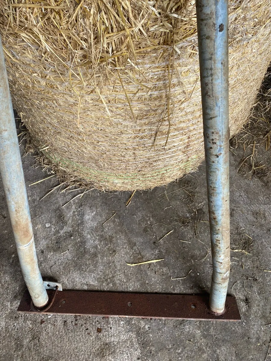 Cow mats, weanling cubicles, water troughs - Image 2
