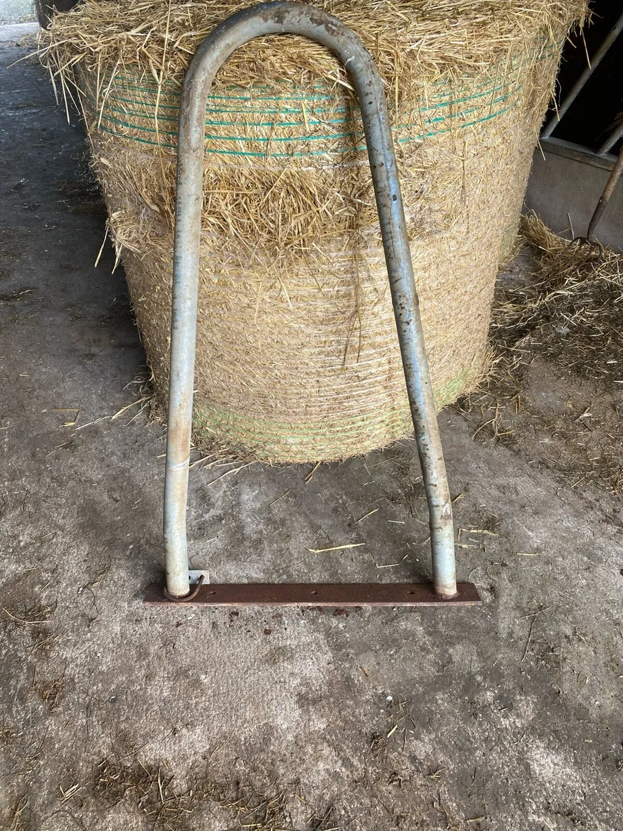 Cow mats, weanling cubicles, water troughs - Image 3