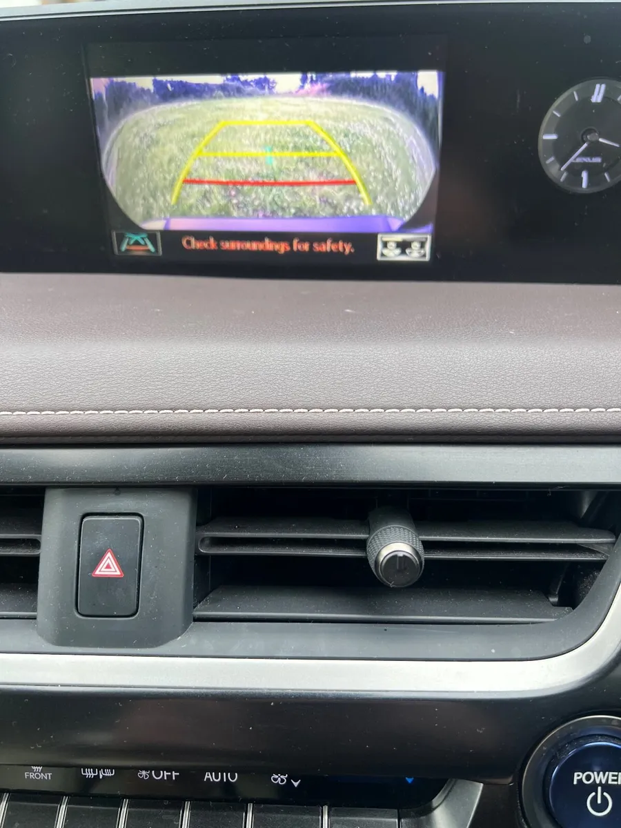 Lexus UX250H 2019 - Image 3
