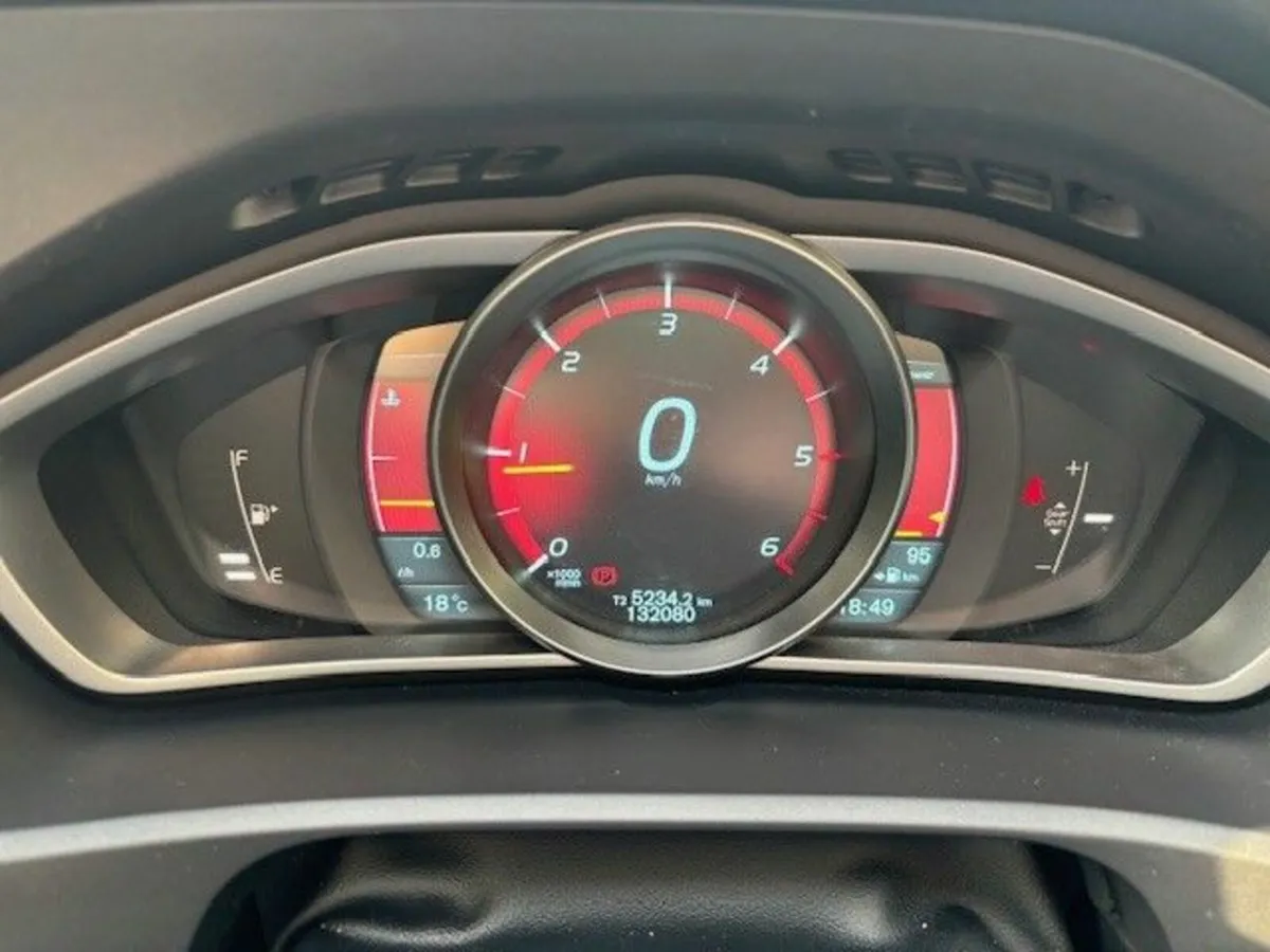 Volvo V40 2014 R-Design Diesel NCT & Tax - Image 2