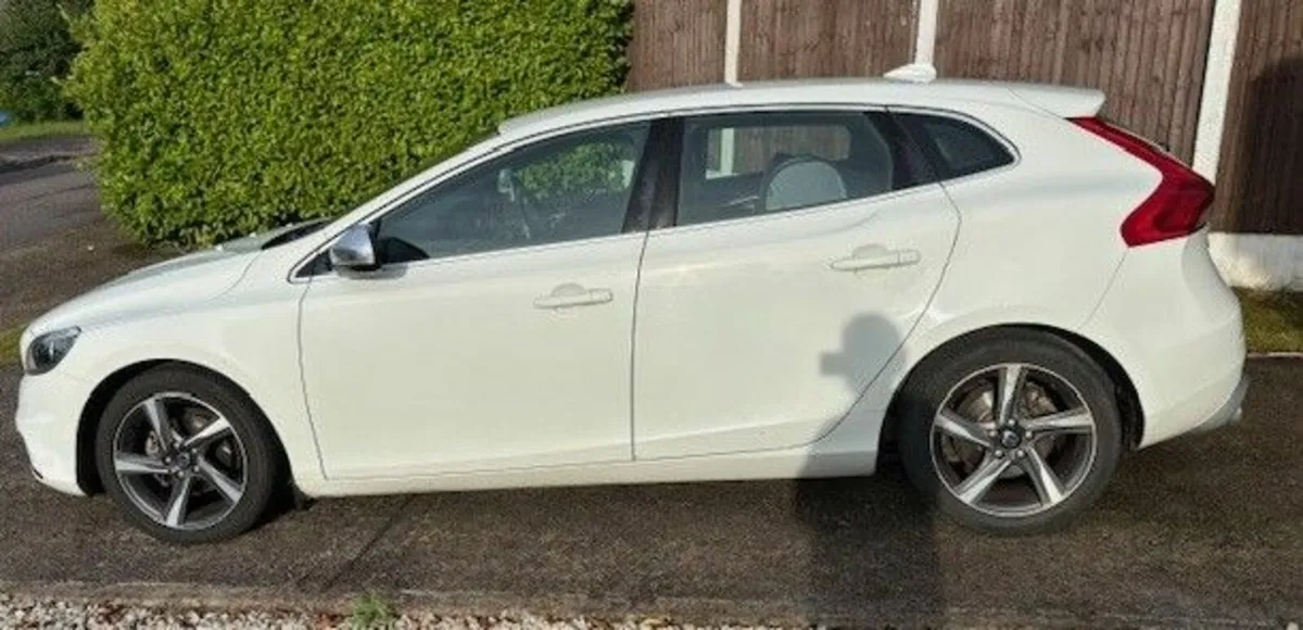 Volvo V40 2014 R-Design Diesel NCT & Tax - Image 1