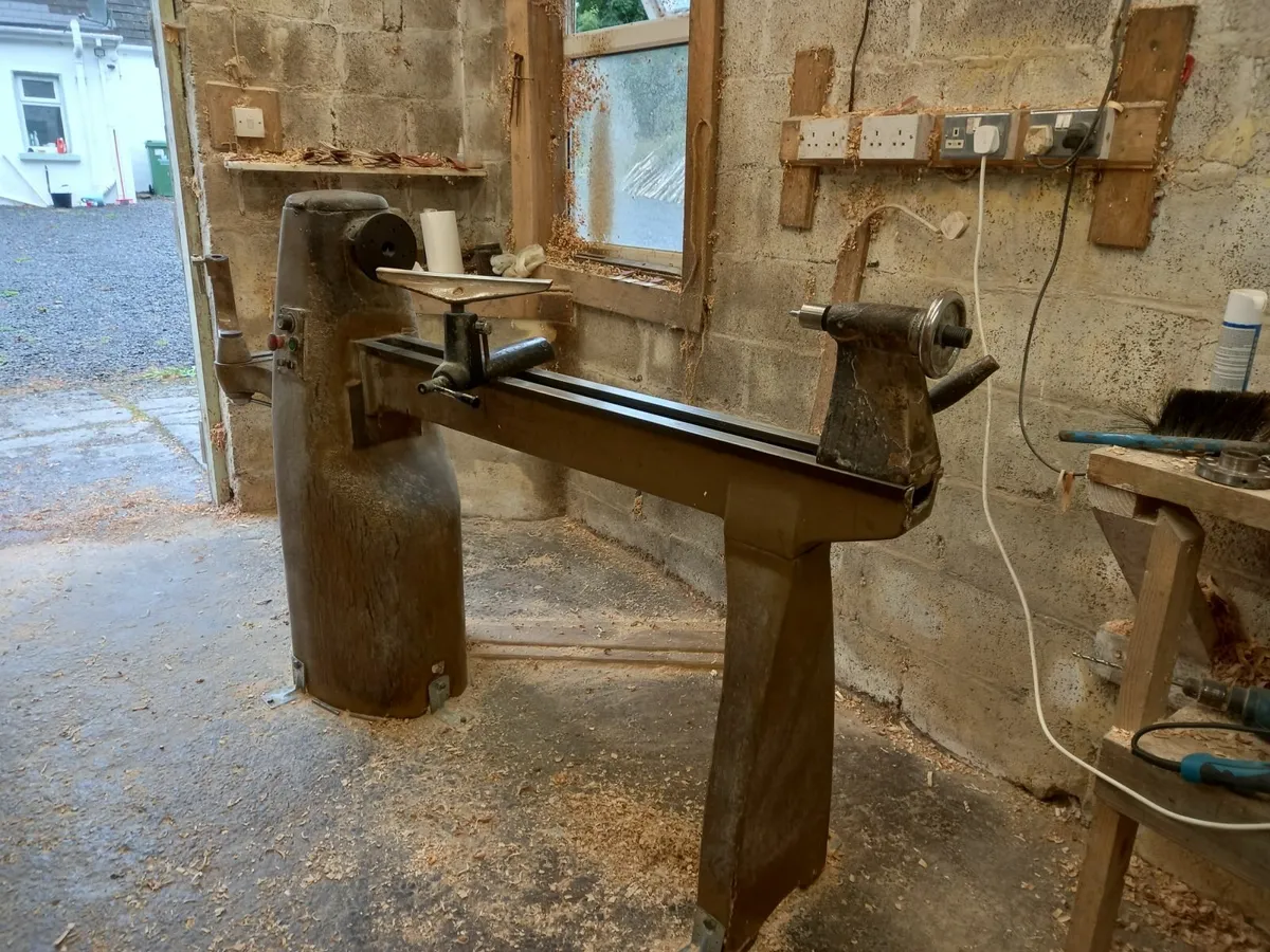 Woodturning lathe - Image 2