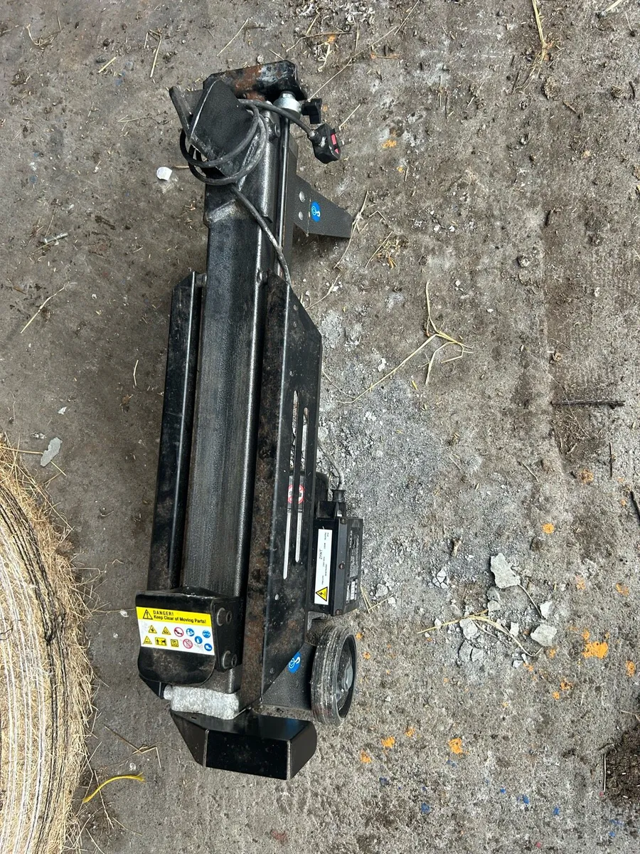 Trailer log splitter and corn roller - Image 4