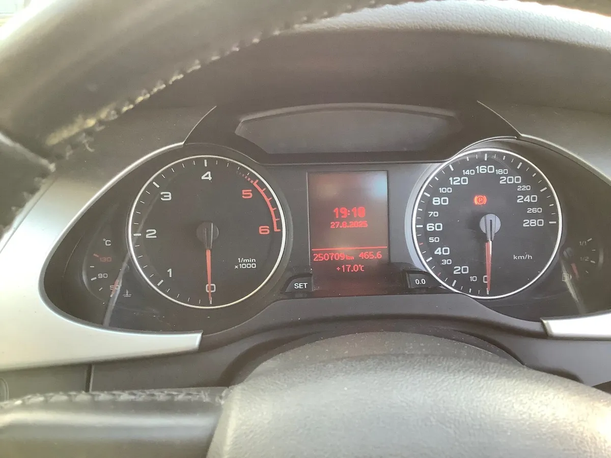 2011 Audi A4 2.0 tdi..taxed and newly nct - Image 2