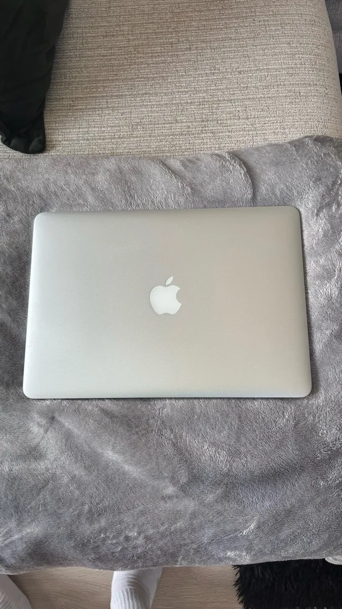 Apple Mac Book - Image 1