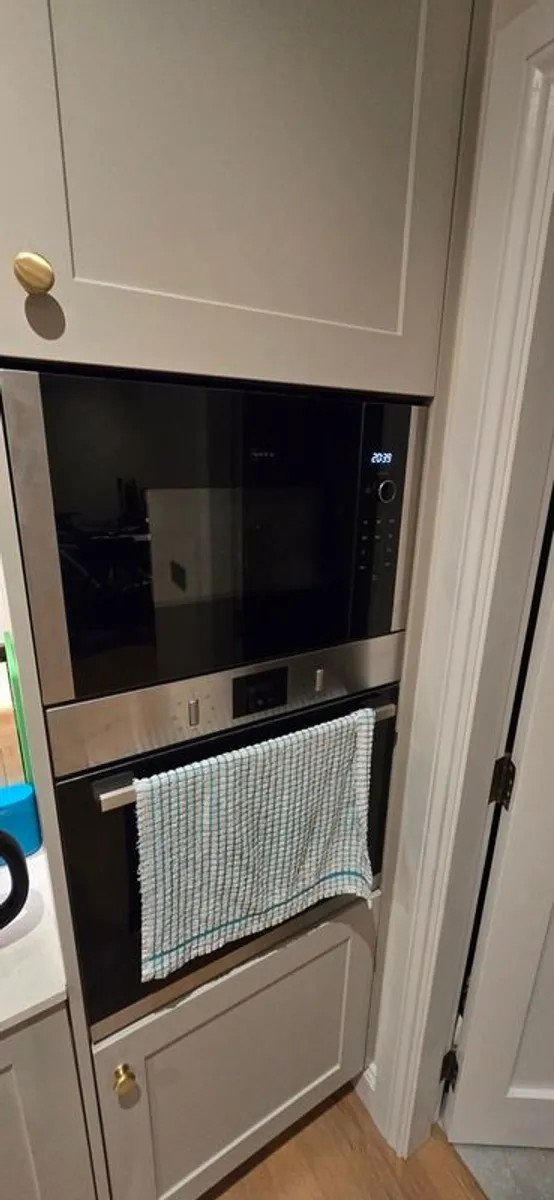 NEFF built in oven and microwave - Image 4