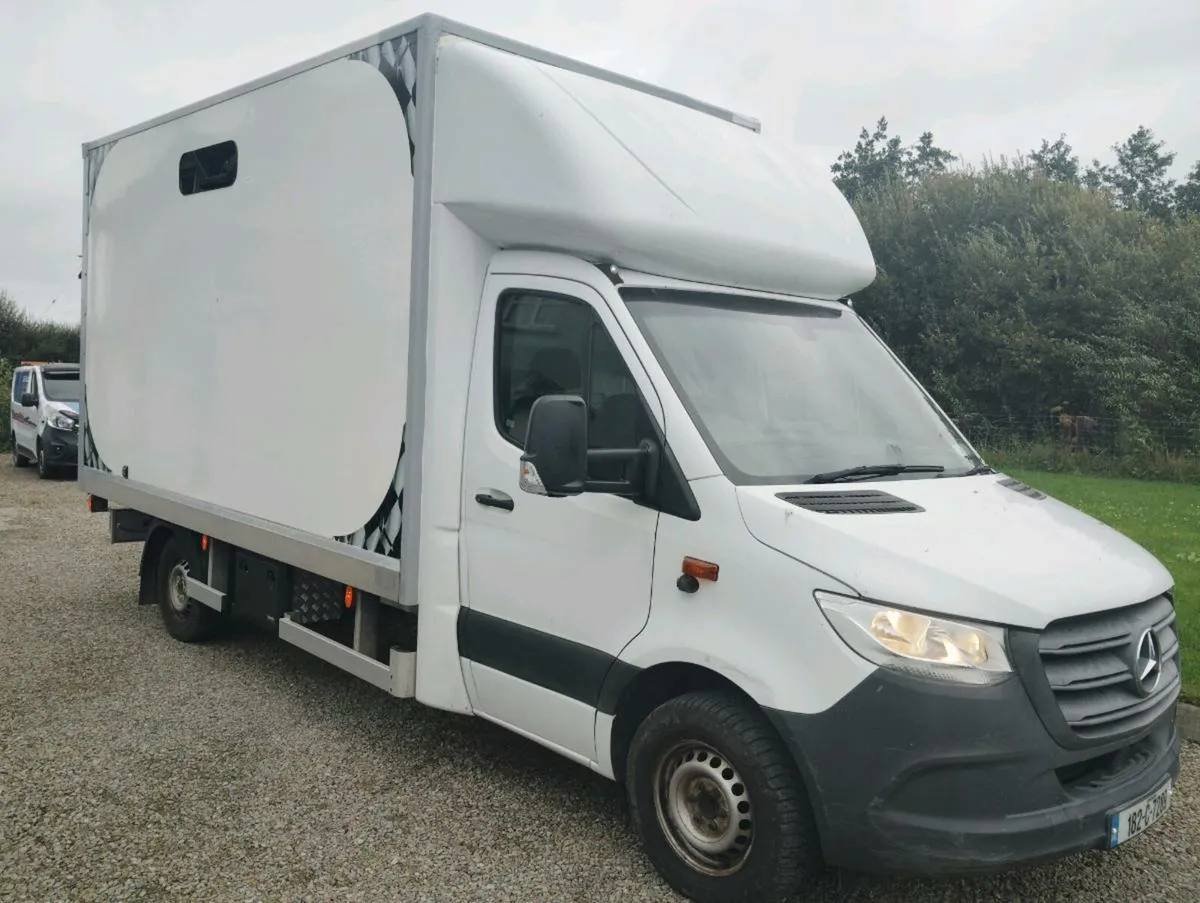 Race van - Image 2