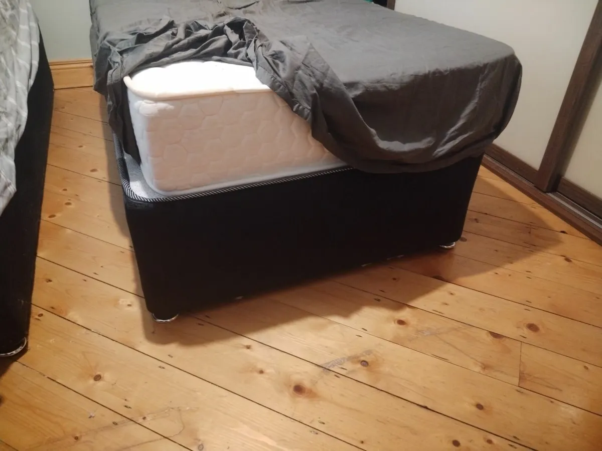 Single Beds - Image 4
