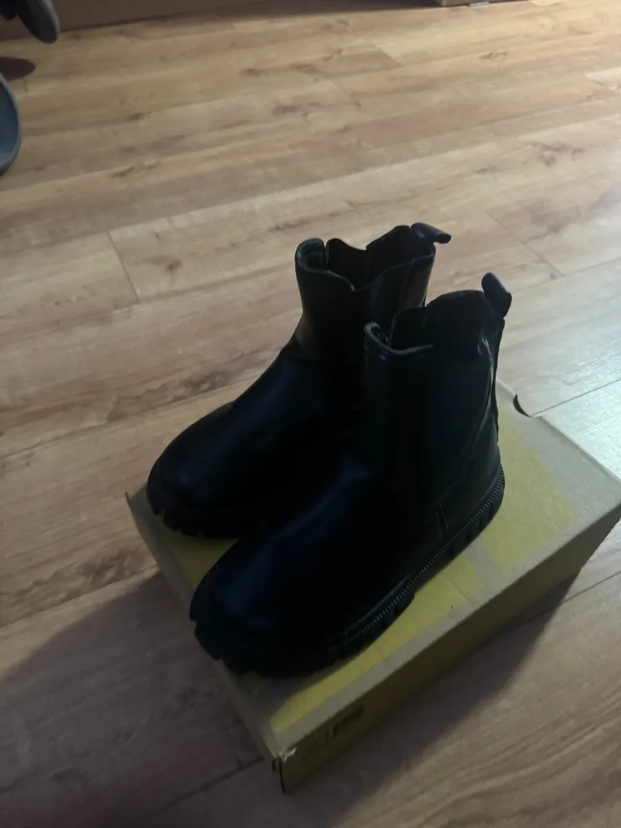 Shoes - Image 2