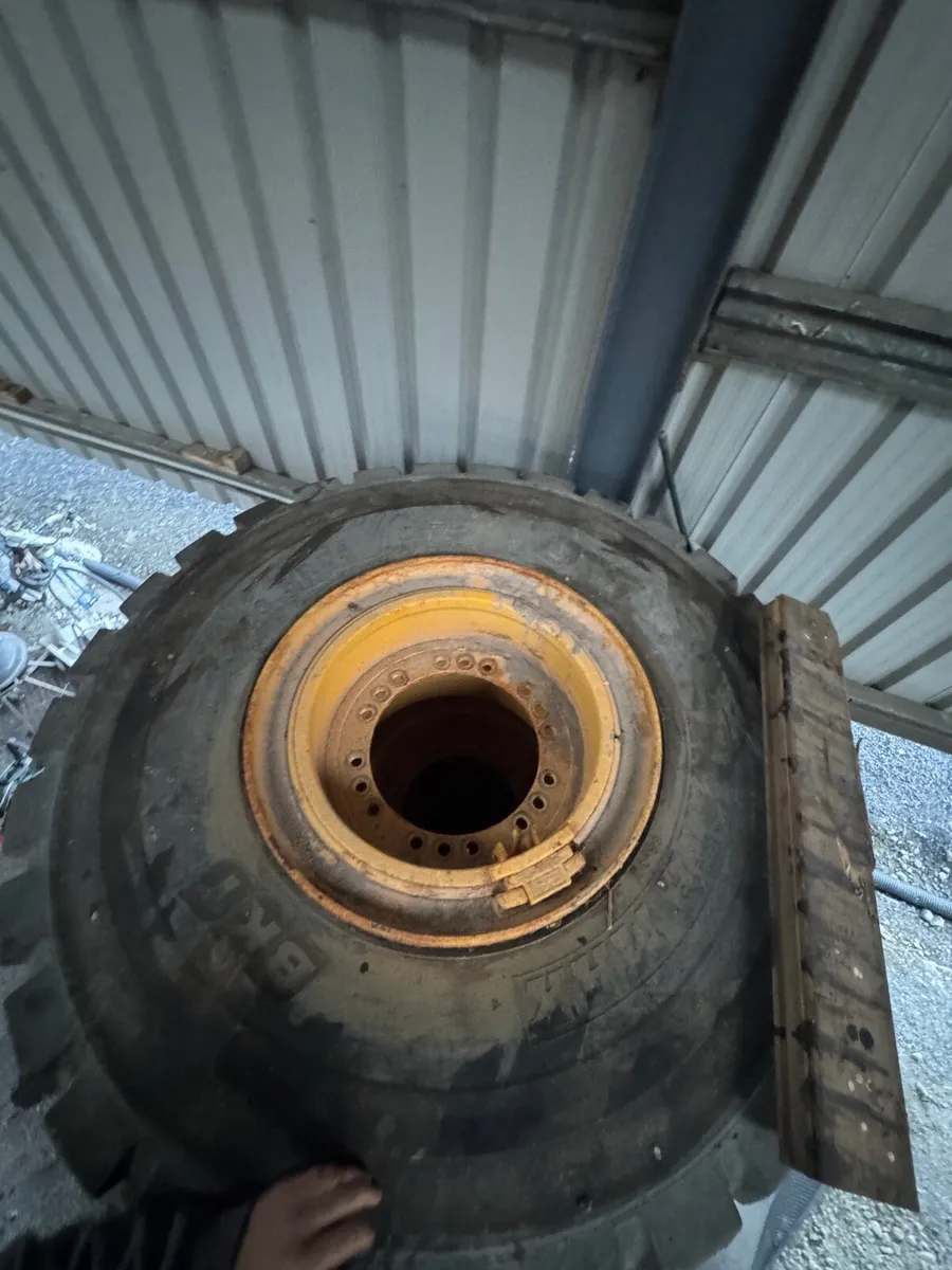 Volvo L110 wheel & tyres , TS115 wheel & tyres - Image 4