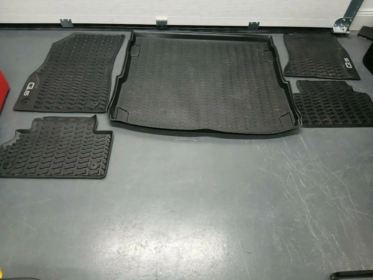 4 Original rubber mats & boot liner - Image 2