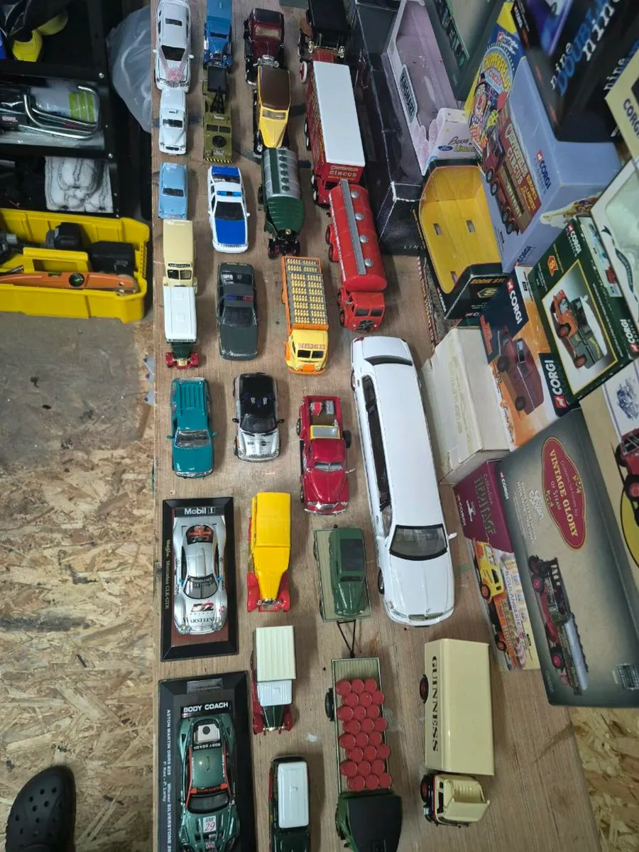 Joblot of 32 models 1/50 & 1/43 - Image 2