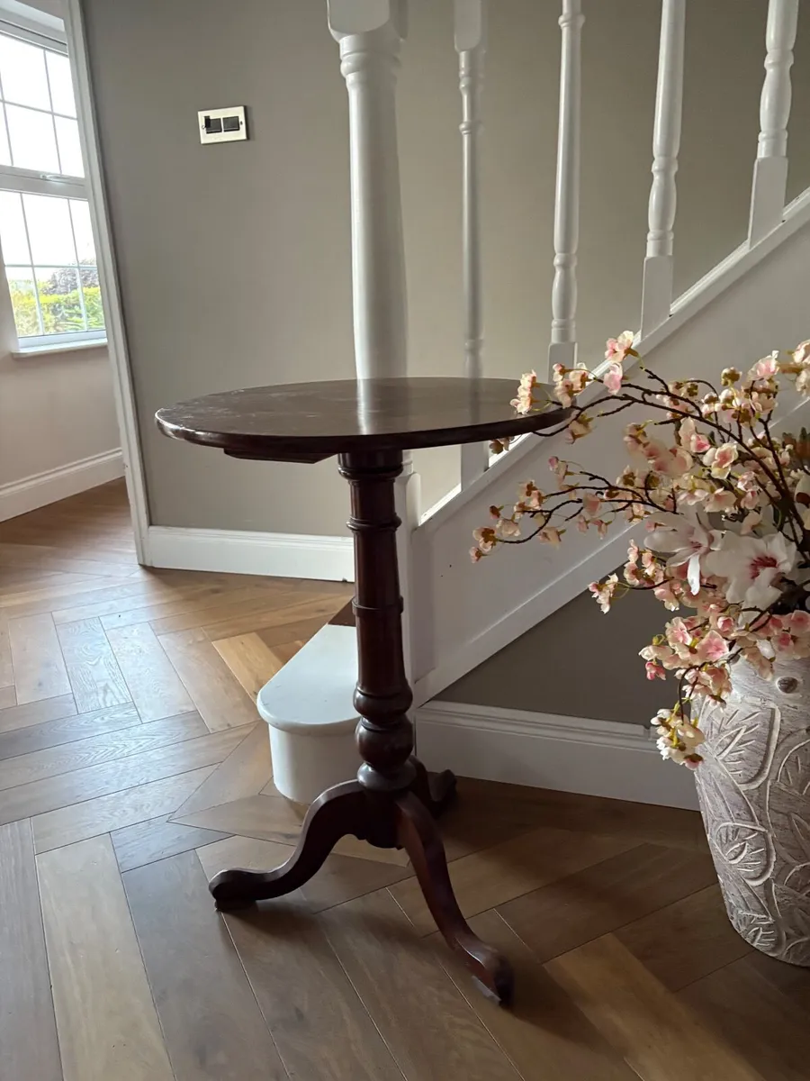 Round side table - Image 2