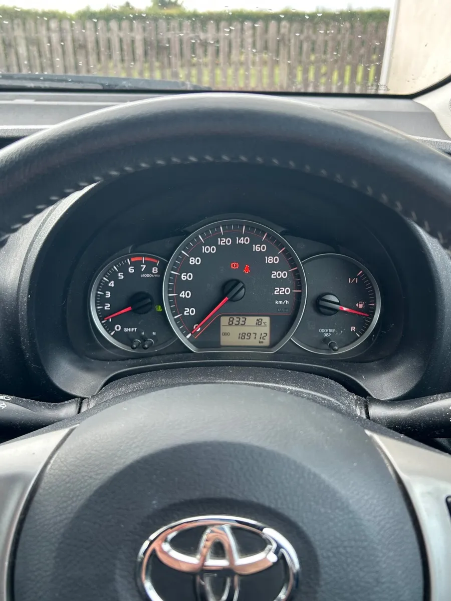 Toyota Yaris 2012 - Image 3