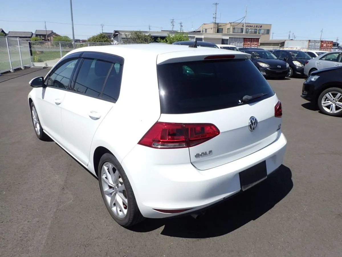 Volkswagen Golf 1.4 Highline Petrol Automatic 5DR - Image 4