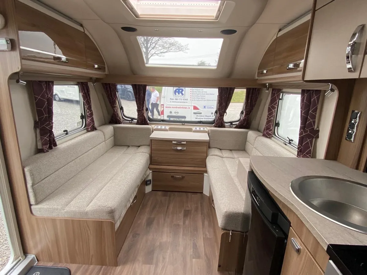 2021 Swift Challenger X 880 - Image 1