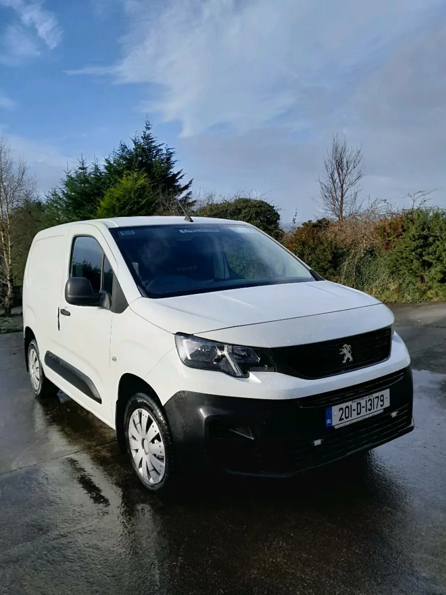 Van - Image 2