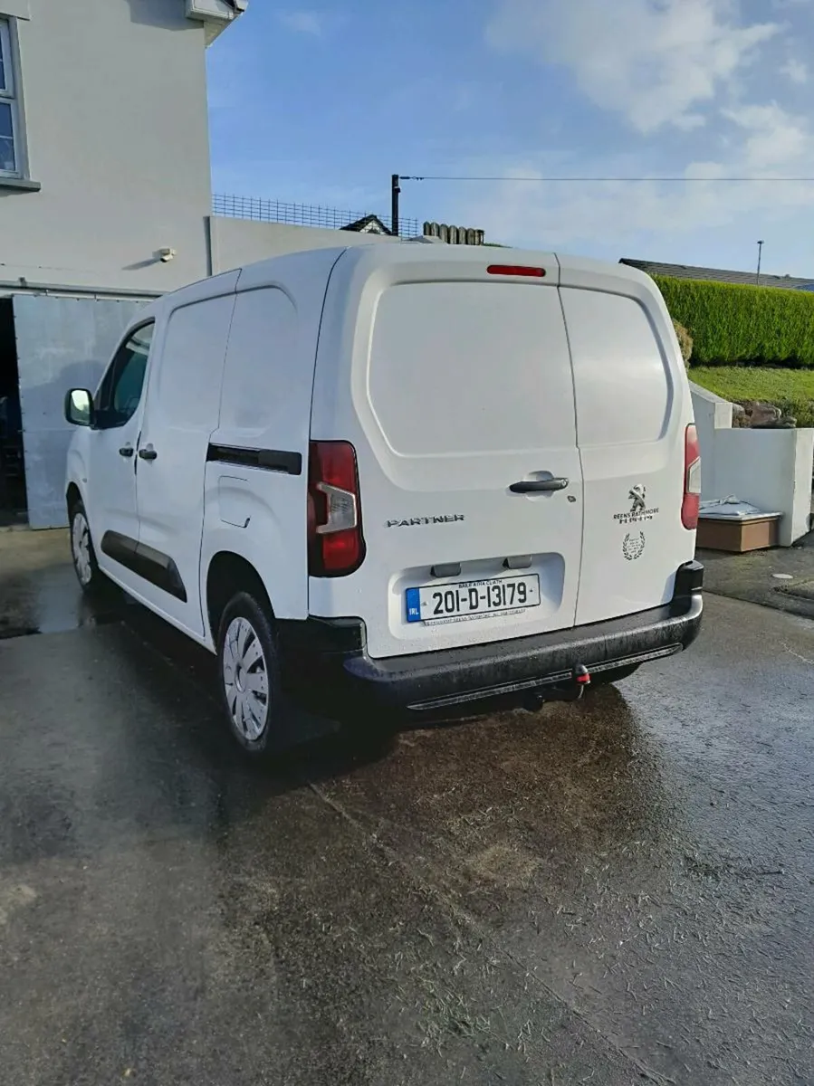 Van - Image 3