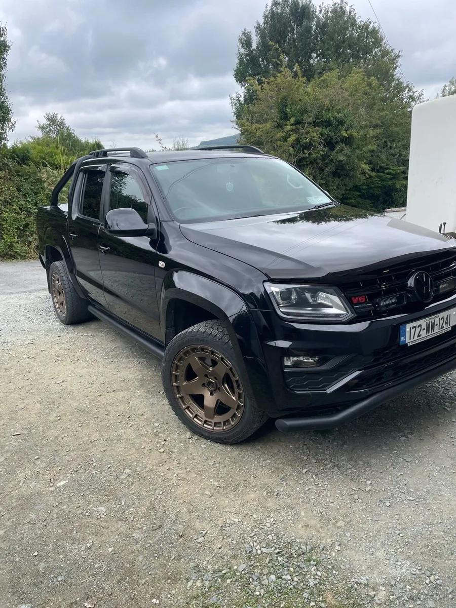 2017 (172) Volkswagen Amarok Highline V6 4MOTION - Image 1