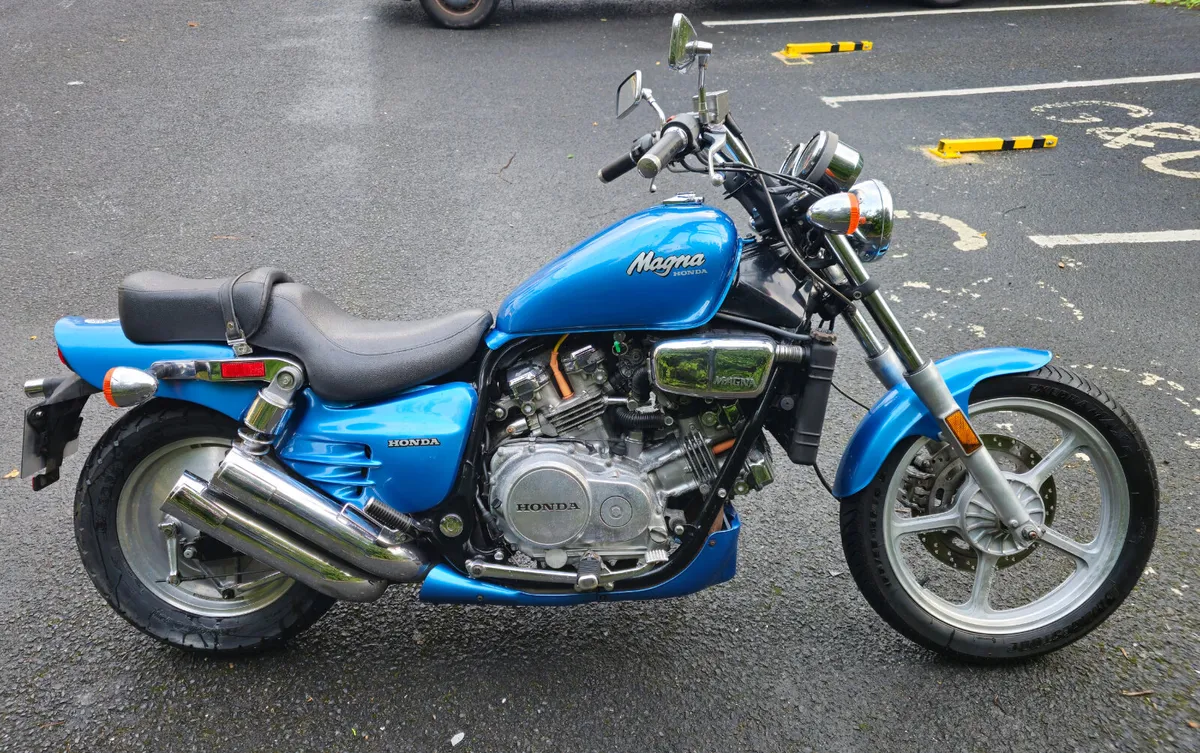 Trade in: 1987 Honda Magna VF700C - Image 1