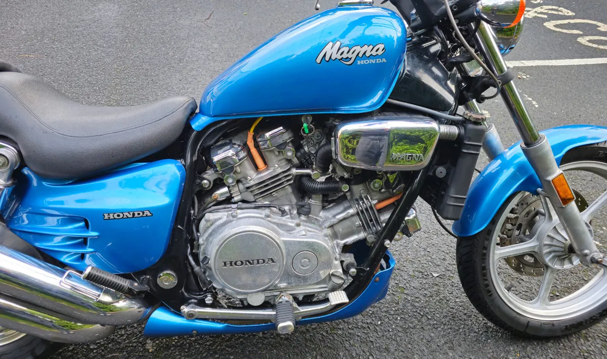 Trade in: 1987 Honda Magna VF700C - Image 4