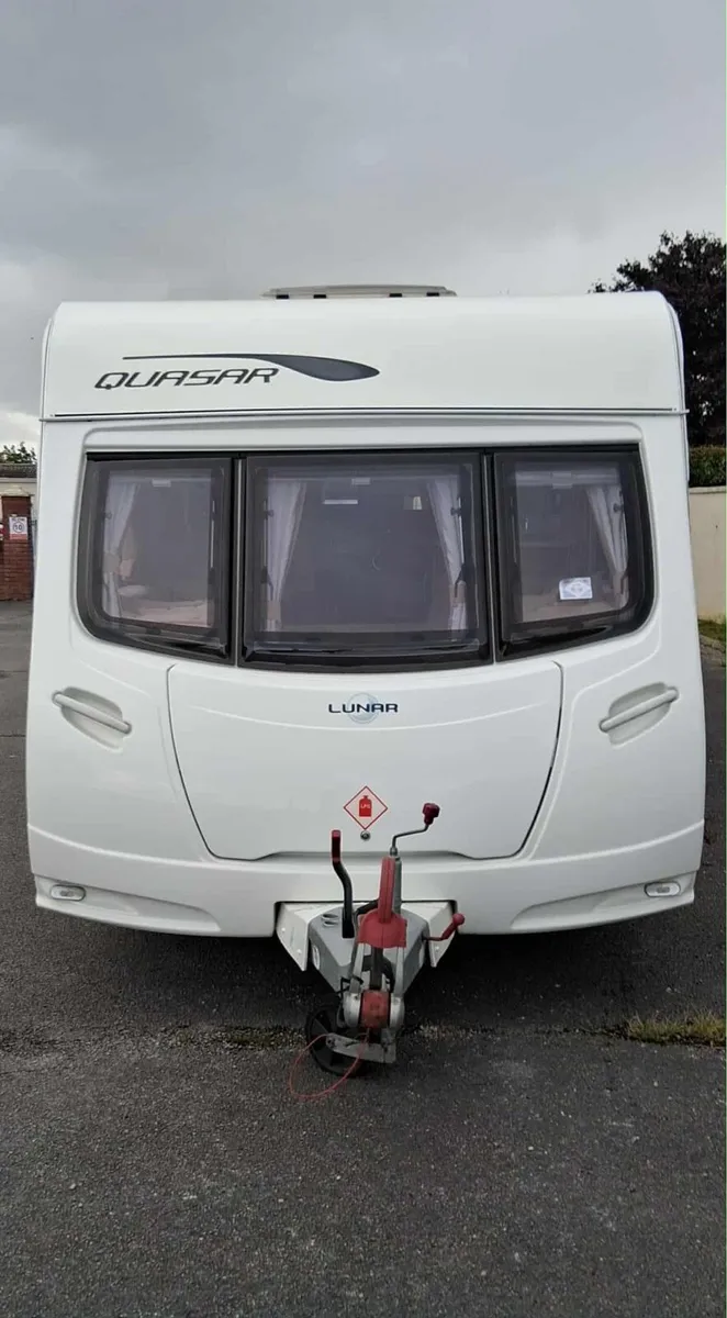 FOR SALE BEAUTIFUL 2012 4 BERTH LUNAR QUASAR. - Image 1