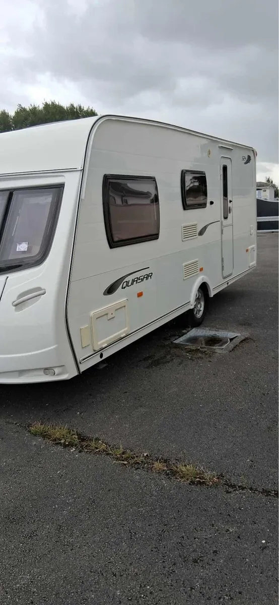 FOR SALE BEAUTIFUL 2012 4 BERTH LUNAR QUASAR. - Image 2