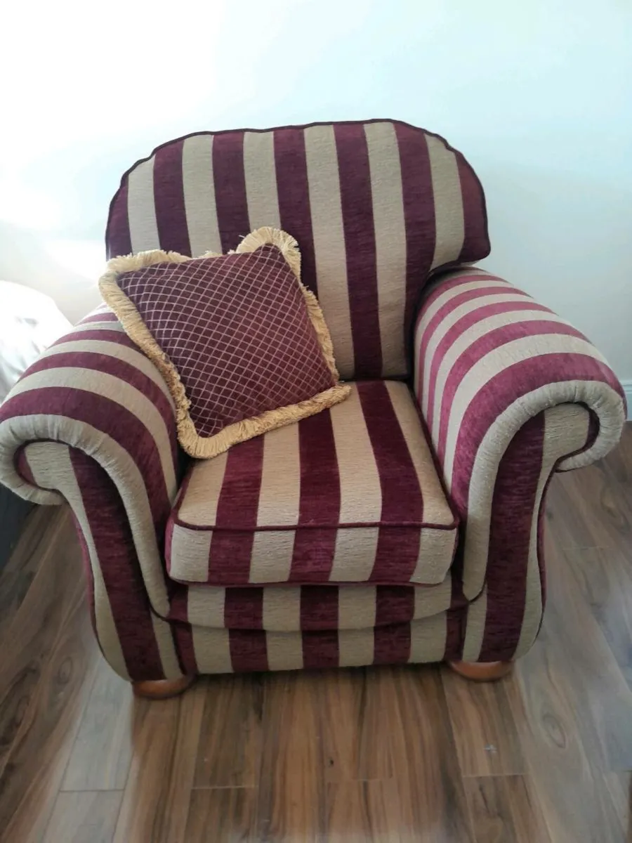 Three piece suite - Image 2