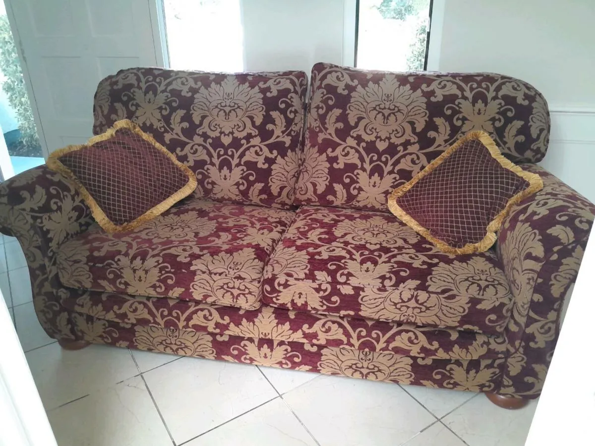 Three piece suite - Image 4