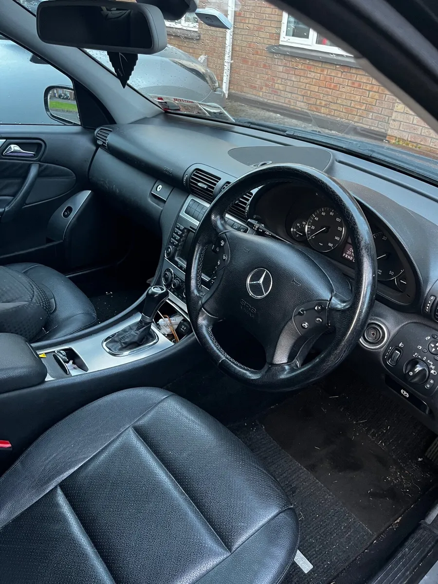 Mercedes-Benz C-Class 2007 - Image 2