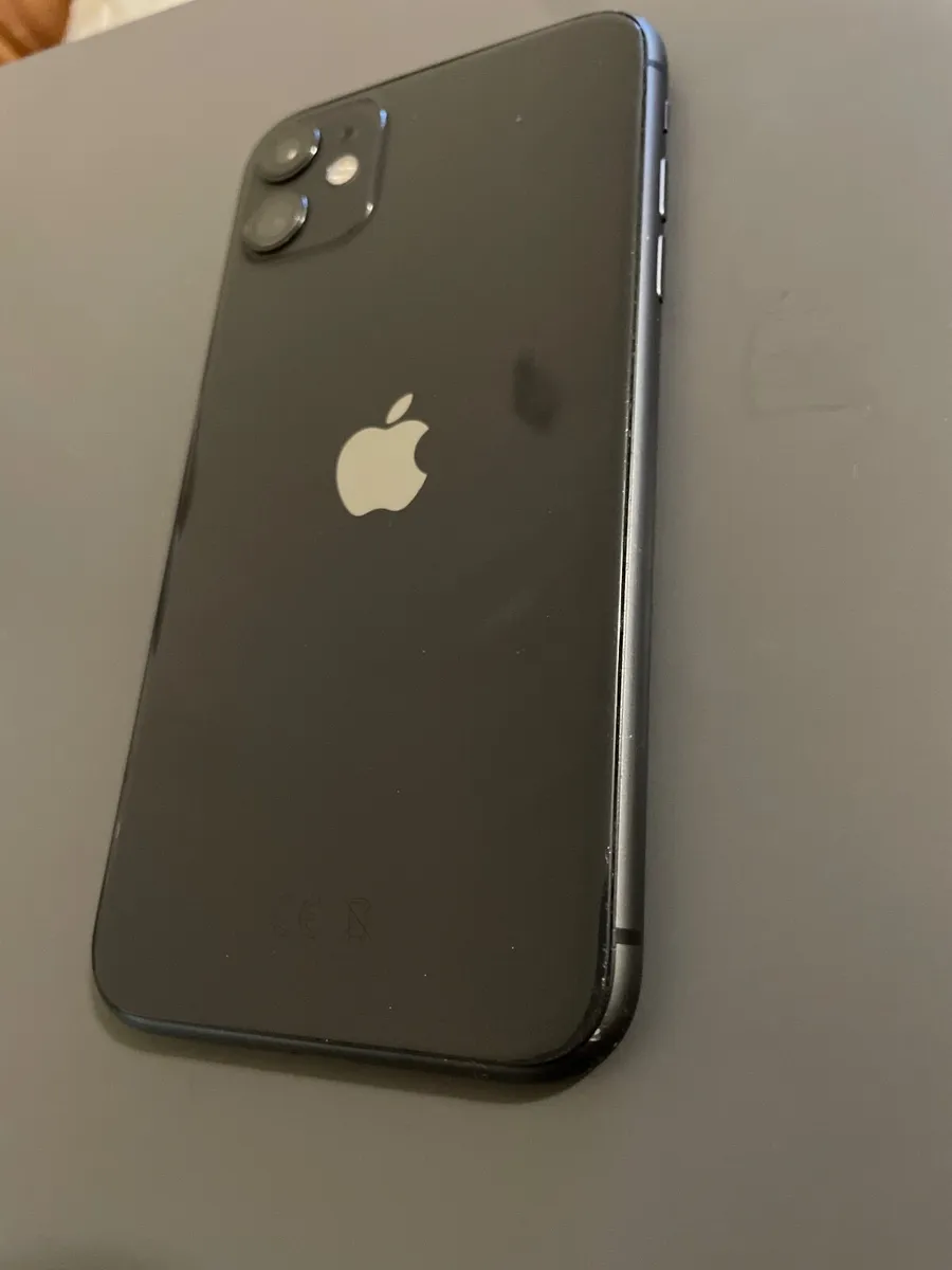iPhone 11 - Image 2