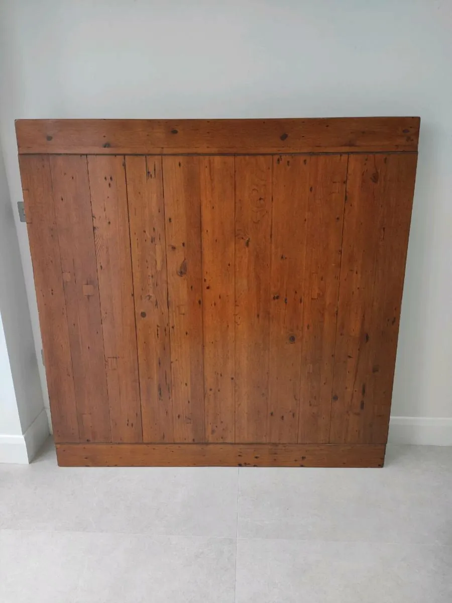 Dining table & 8 chairs - Image 1