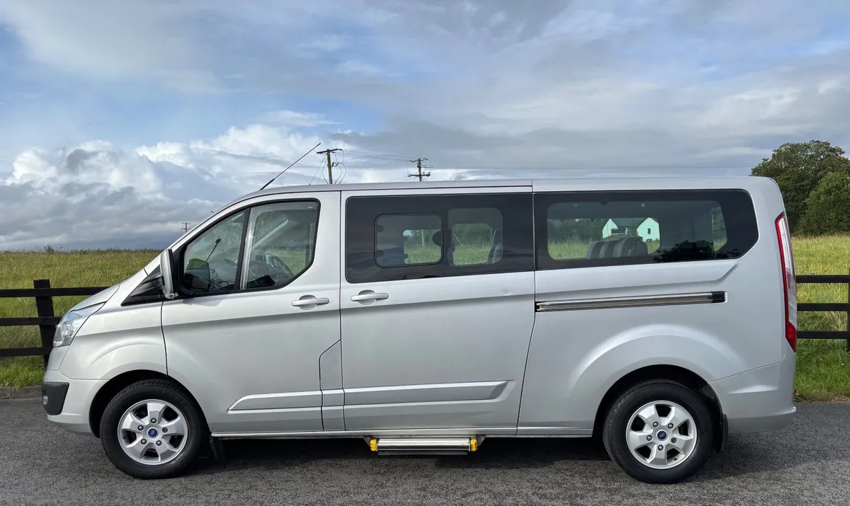 Ford Tourneo Custom 2.2Ltr 2015  9 Seater - Image 4