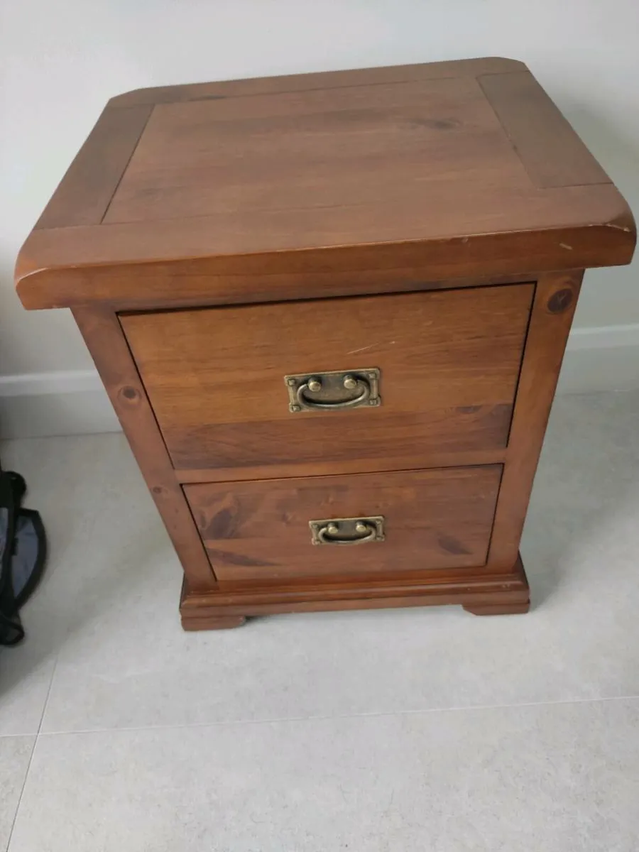 Two matching bedside lockers - €60 each - Image 1