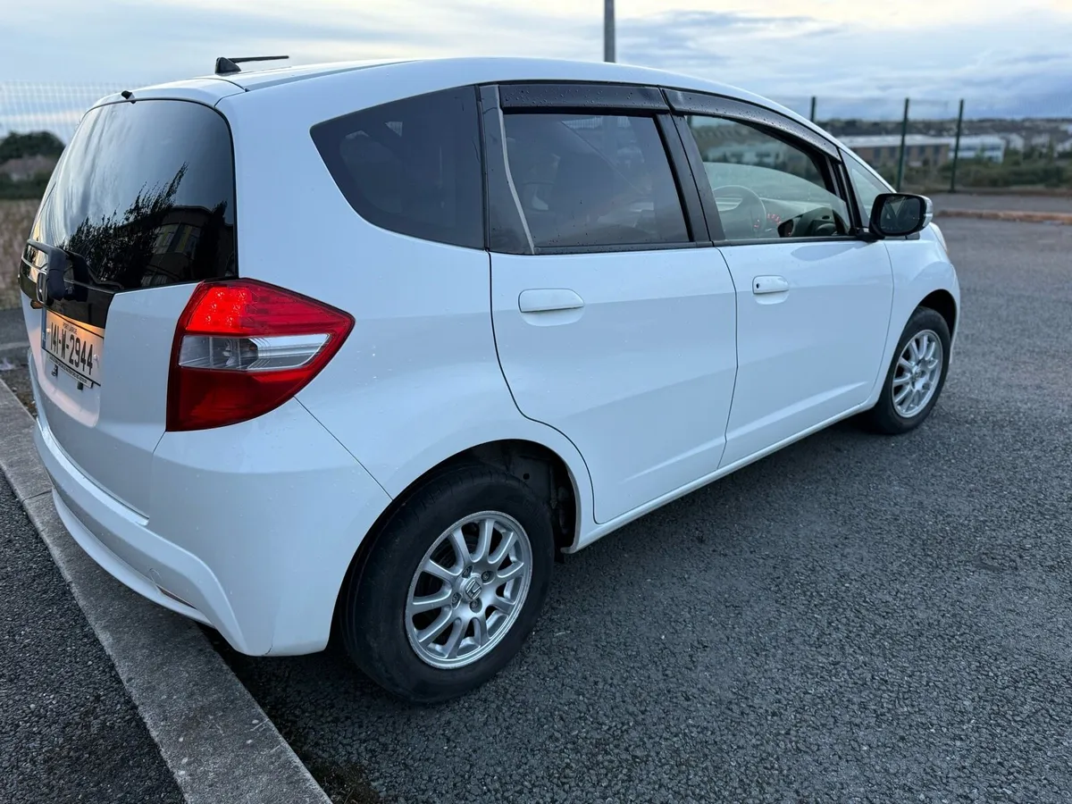 141 Honda Fit Jazz Auto 1.3 Petrol Low Mileage - Image 4