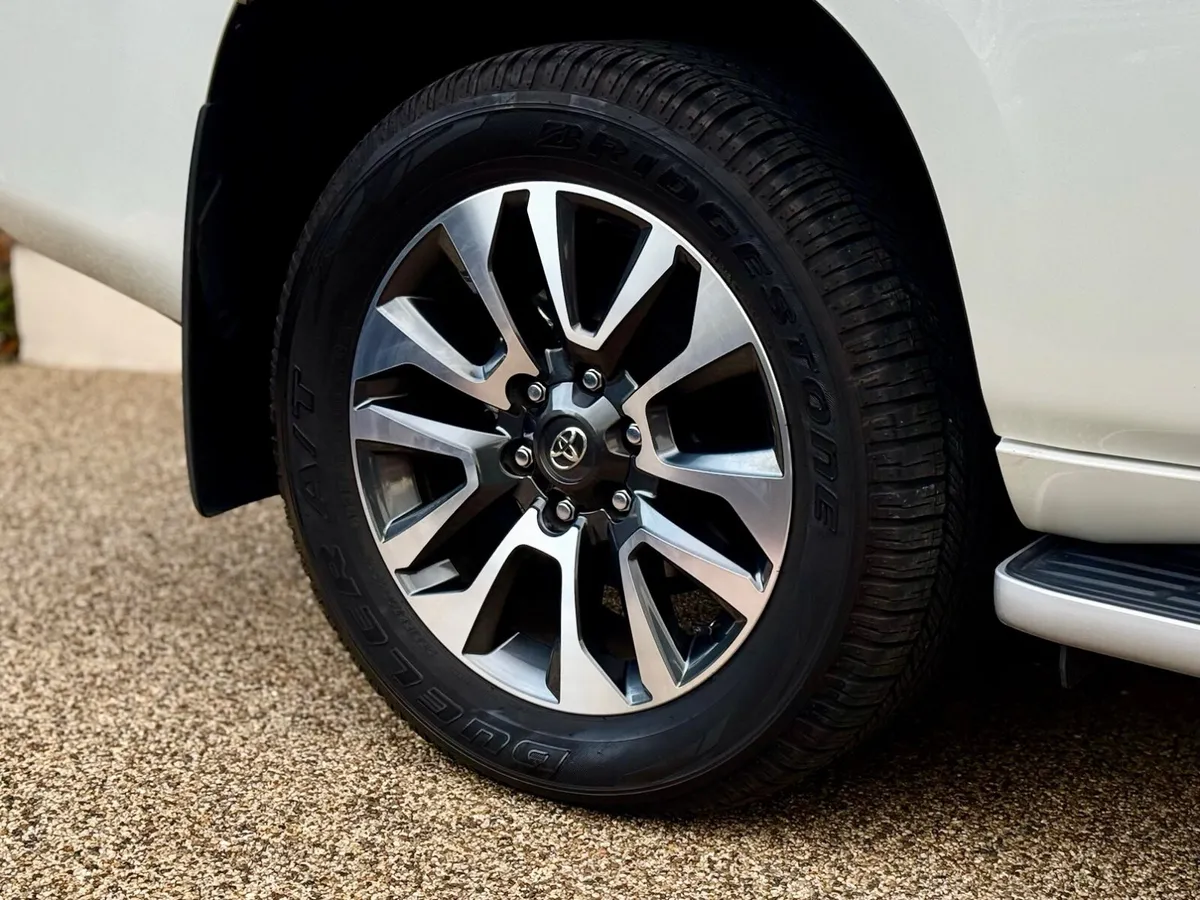 2023 Toyota Landcruiser 7 seater 2.8 Diesel - Image 4