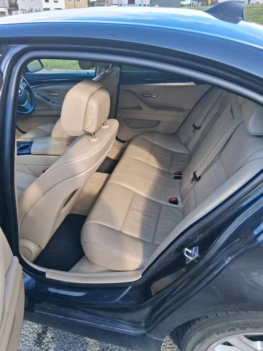 BMW 5-Series 2011 - Image 2