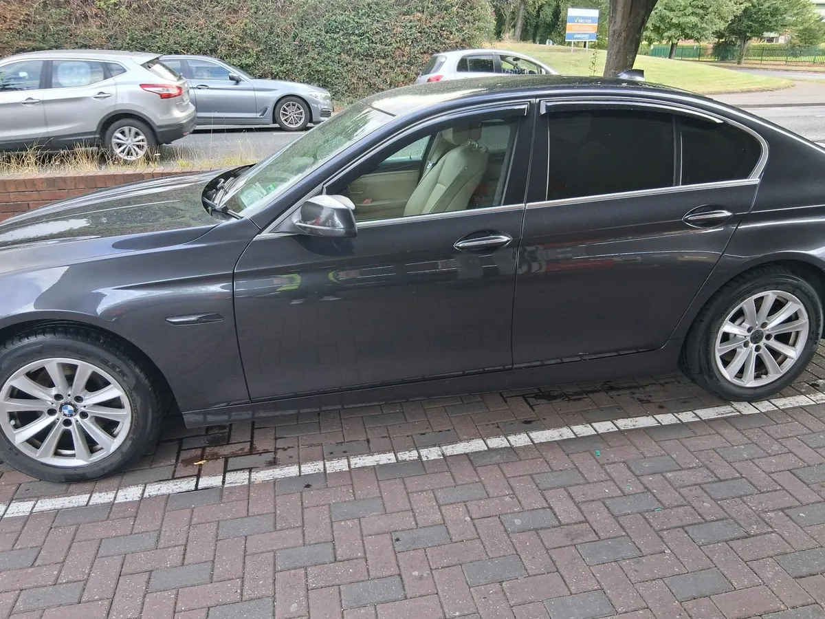 BMW 5-Series 2011 - Image 4