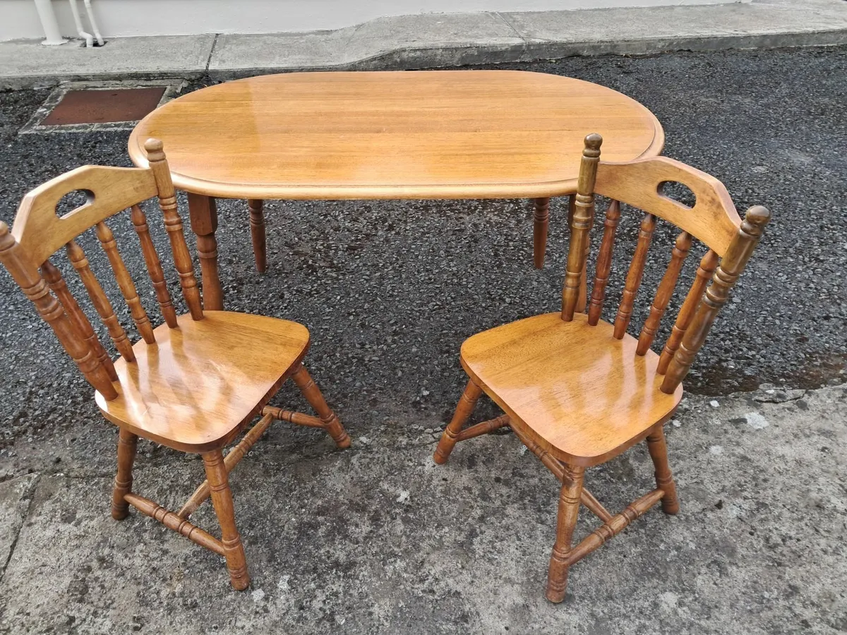 Kitchen table and 6 chairs - Image 1