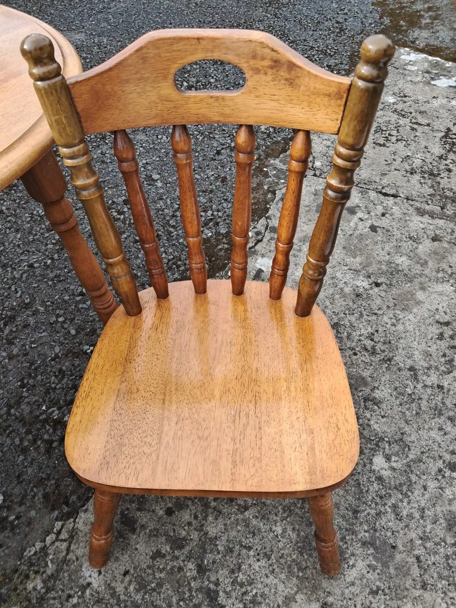 Kitchen table and 6 chairs - Image 2