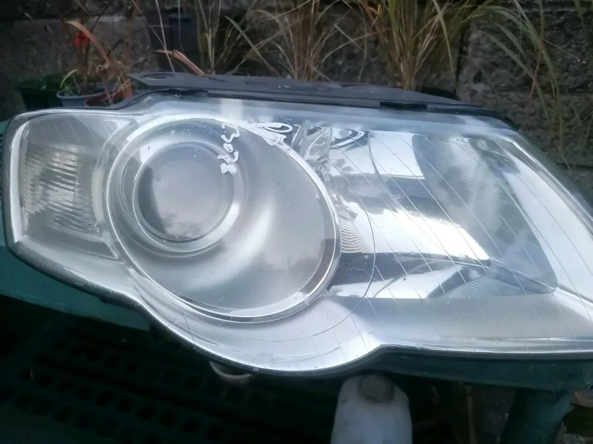 Front bonnet and headlamp - Image 2