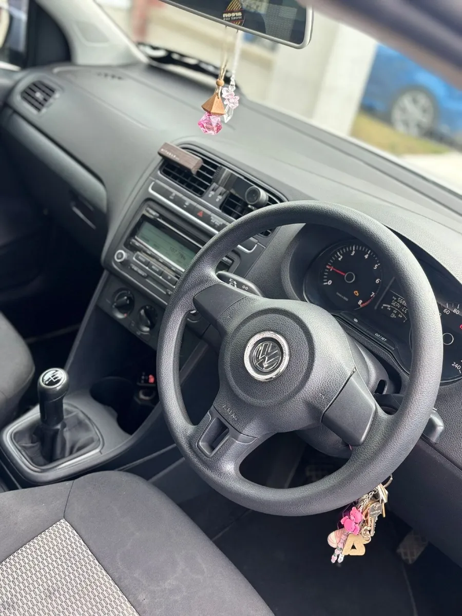 Volkswagen Polo 2011 - Image 2