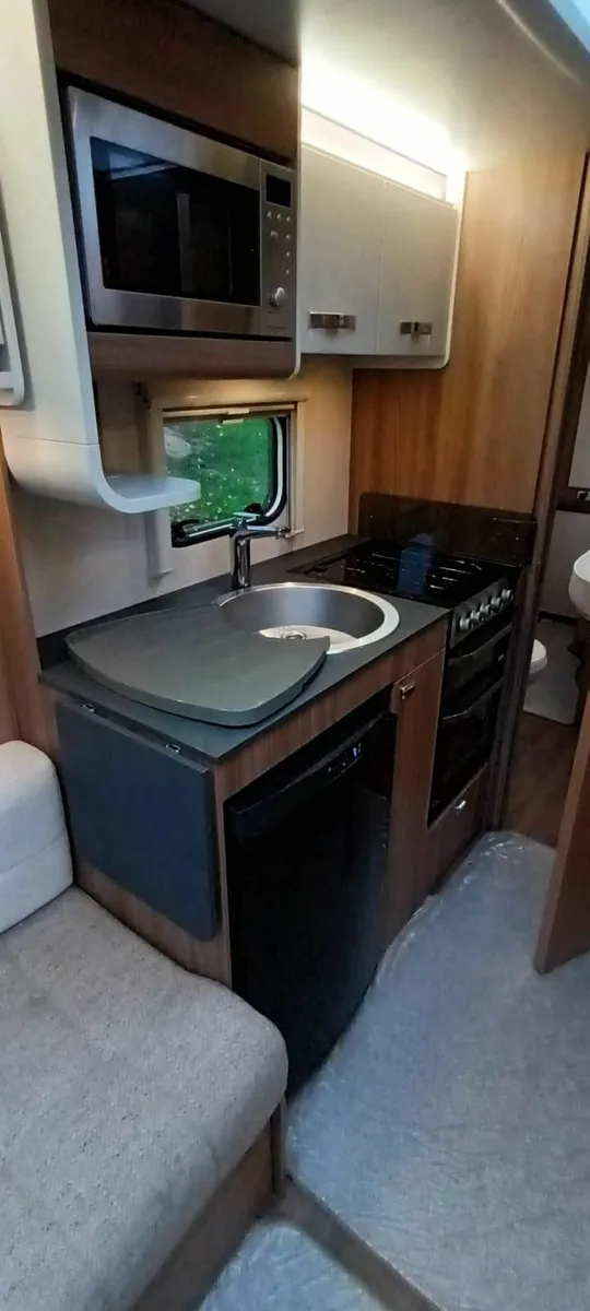 Caravan - Image 2
